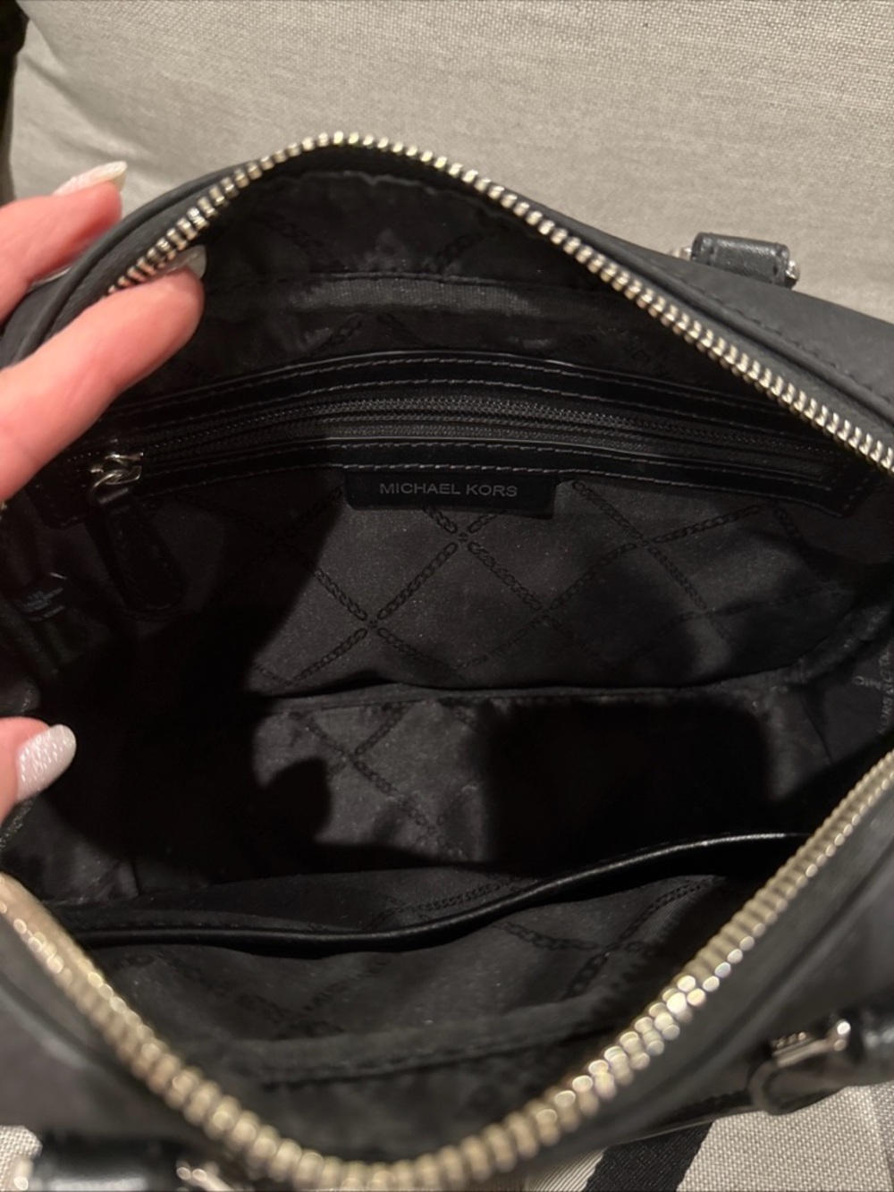 MICHAEL KORS ELLIOT BLACK SMALL UTILITY CAMERA CROSSBODY BAG MSRP $358 - Picture 9 of 11